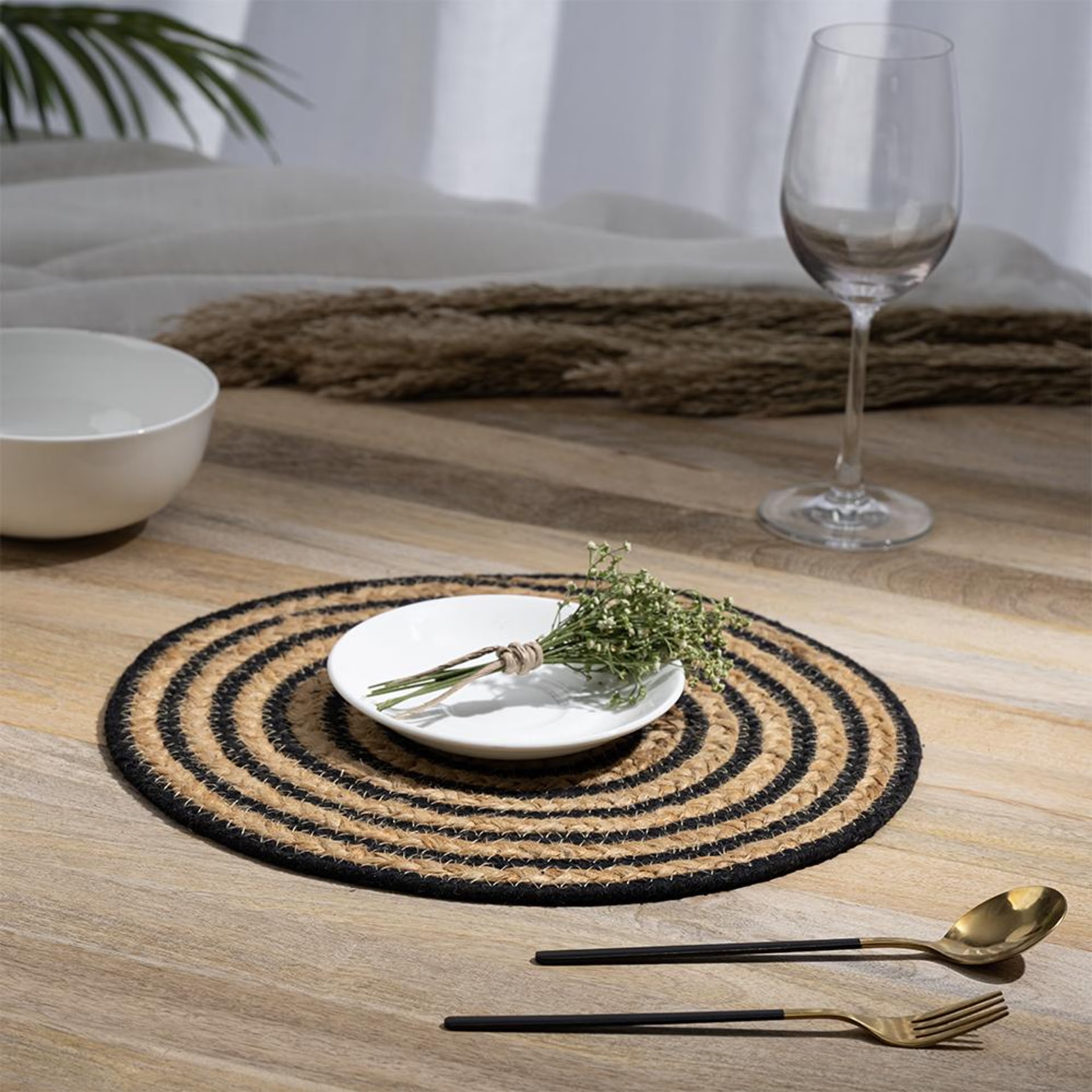 Wakefit Pinwheel Black, Round Jute Dining Table Placemat - Set of 4 Pinwheel Black, Set of 4
