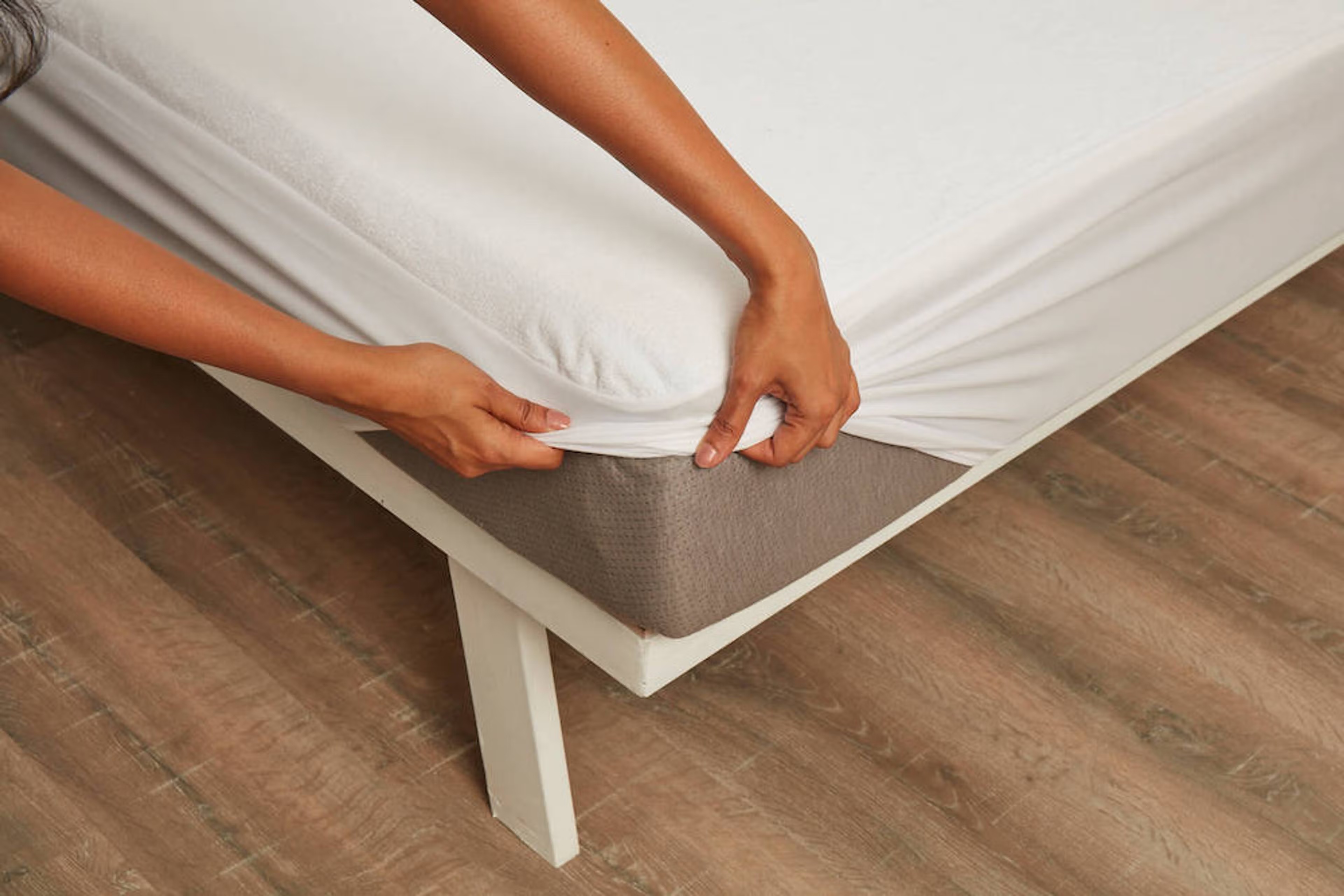 Water Proof Terry Cotton Mattress Protector | White | Machine Washable | Super Soft King - 75" x 72\